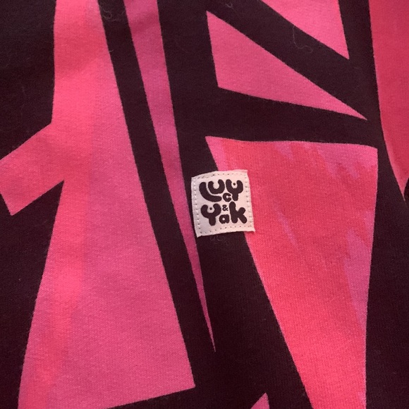 Lucy & Yak Sonny Sweater in a punchy limited edition pink and black triangle - Picture 5 of 10